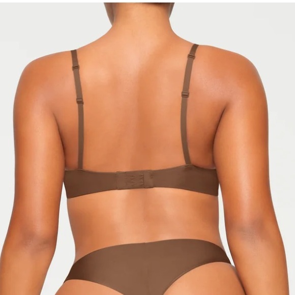 Skims WIRELESS FORM PUSH-UP PLUNGE BRA | JASPER - Picture 8 of 10